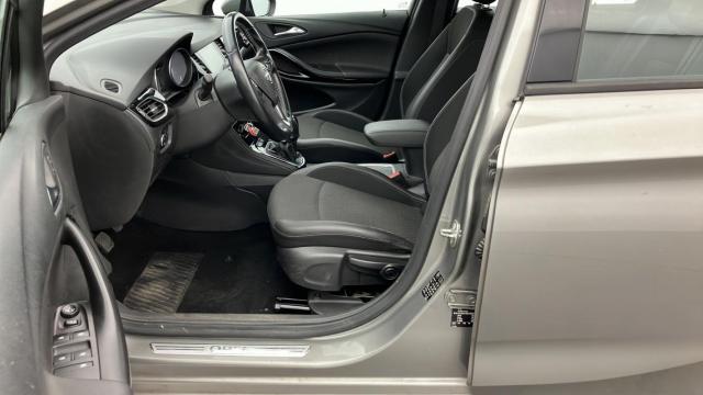 Opel Astra Sports Tourer image 8