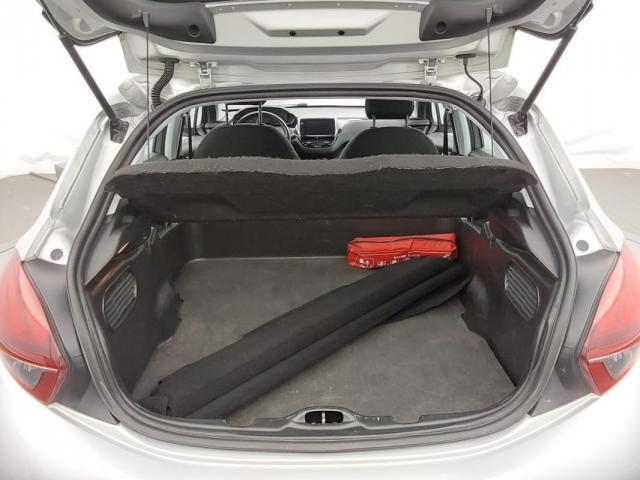 Peugeot 208 image 7