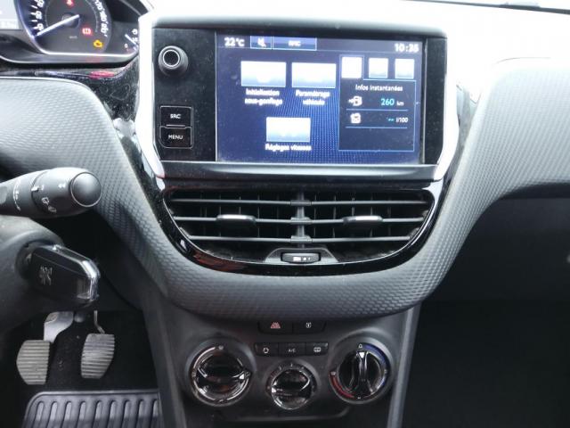 Peugeot 2008 image 2