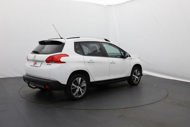 Peugeot 2008 image 8
