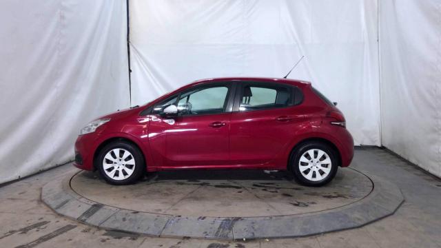 Peugeot 208 image 2