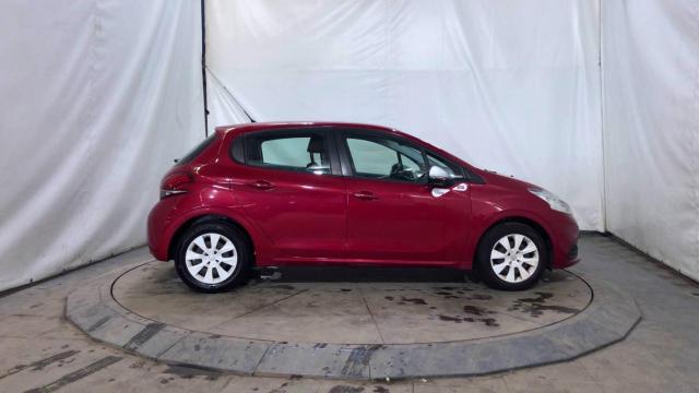 Peugeot 208 image 8