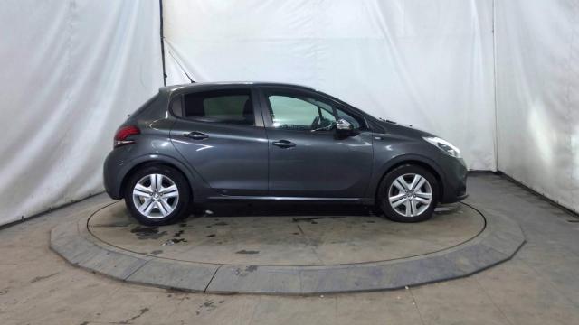 Peugeot 208 image 6