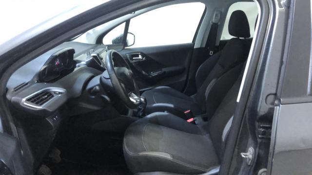 Peugeot 208 image 2
