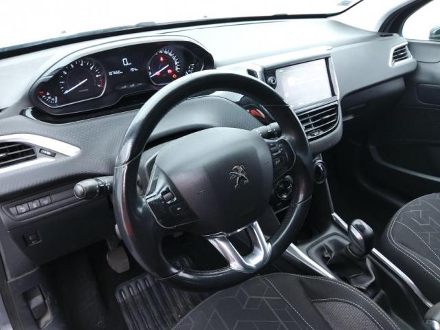 Peugeot 2008 image 6
