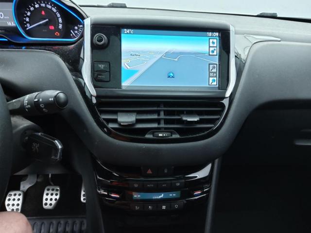 Peugeot 208 image 6