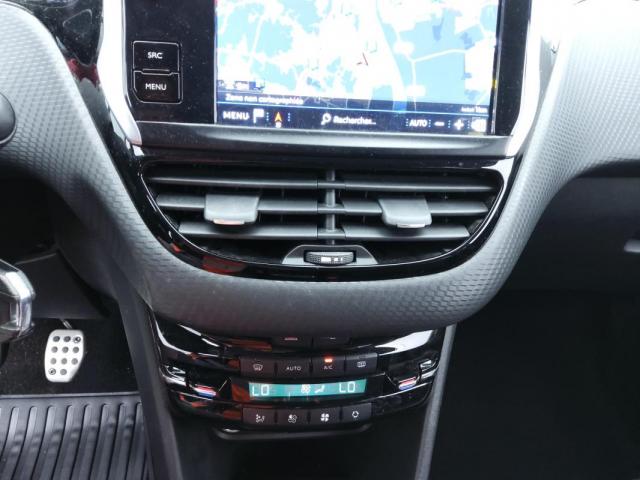 Peugeot 2008 image 6