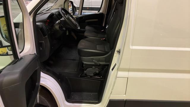 Peugeot Boxer image 1