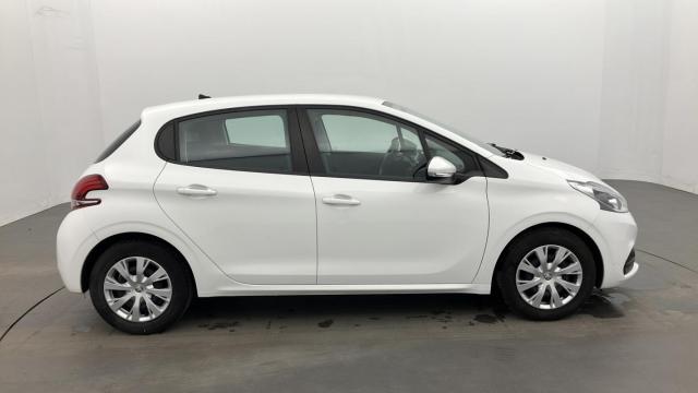 Peugeot 208 image 3
