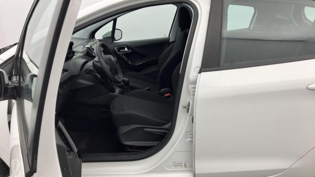 Peugeot 208 image 8