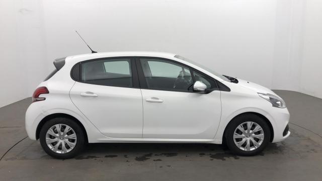 Peugeot 208 image 1