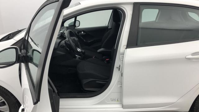 Peugeot 208 image 6