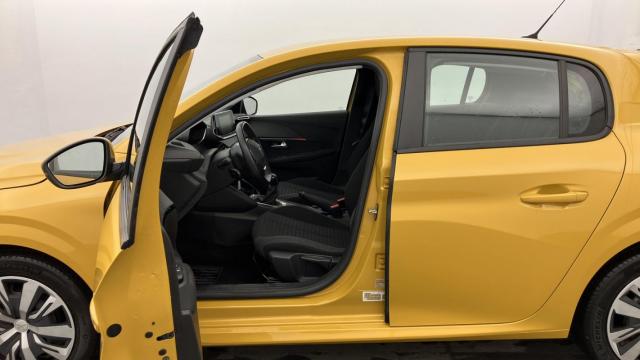 Peugeot 208 image 3
