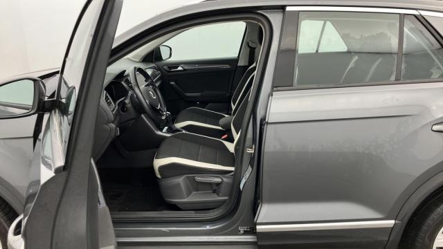 Volkswagen T-Roc image 5