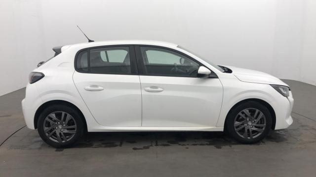 Peugeot 208 image 8