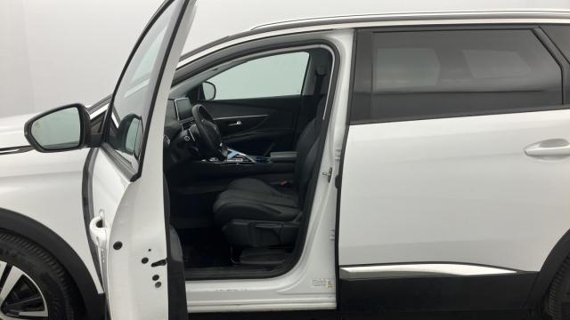 Peugeot 5008 image 1