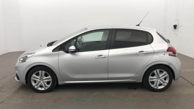 Peugeot 208 image 8