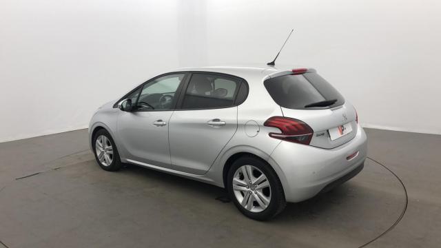Peugeot 208 image 2