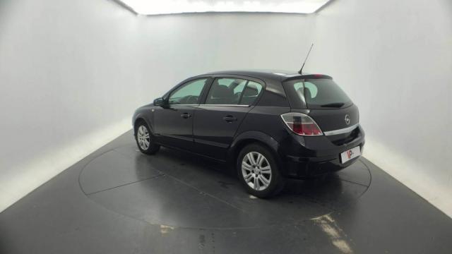 Opel Astra image 2