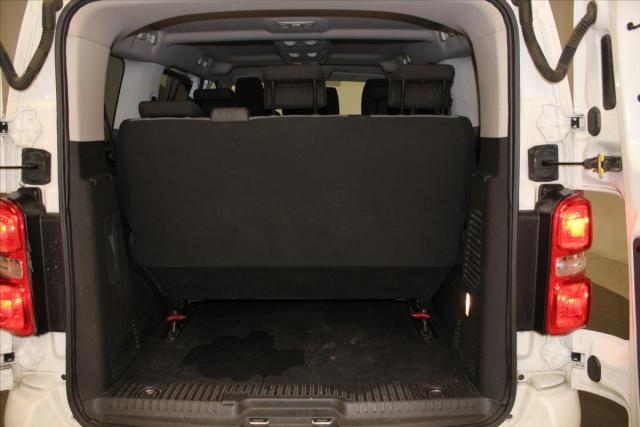 Peugeot Expert Combi image 1