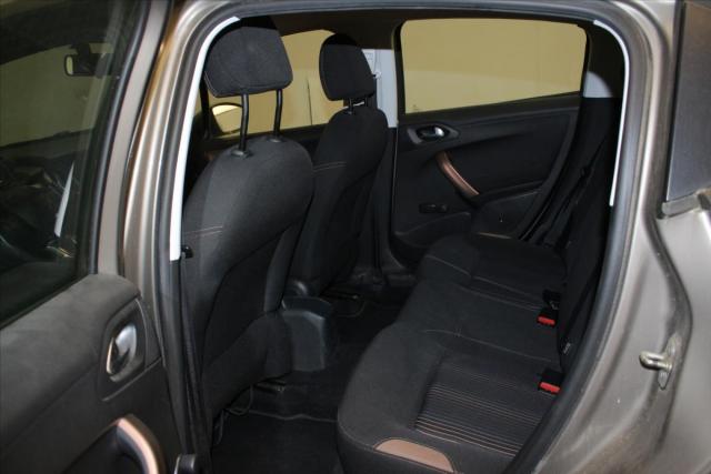 Peugeot 208 image 8