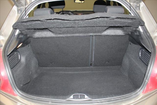 Peugeot 208 image 2