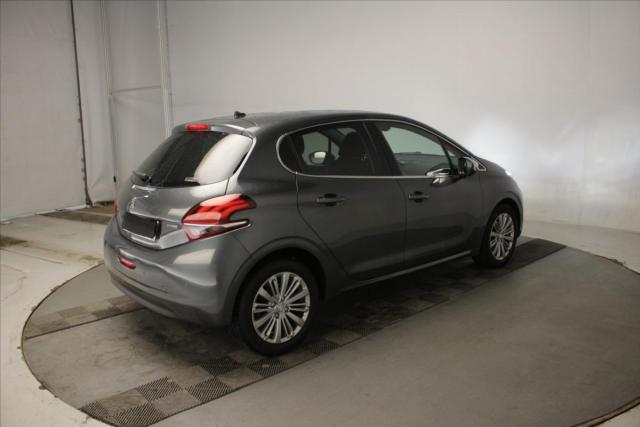 Peugeot 208 image 1