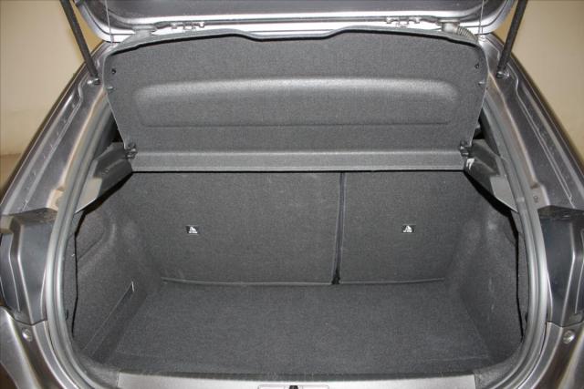Peugeot 208 image 6
