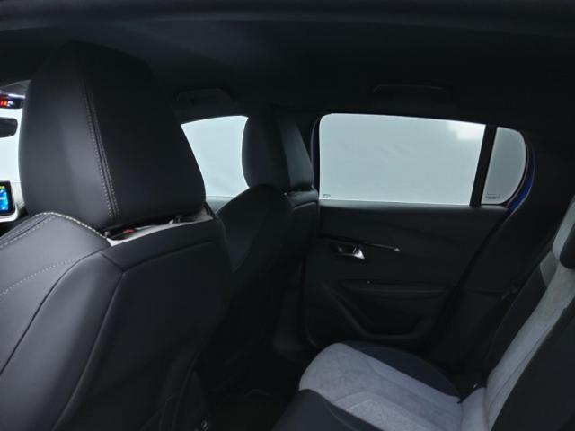 Peugeot 208 image 8