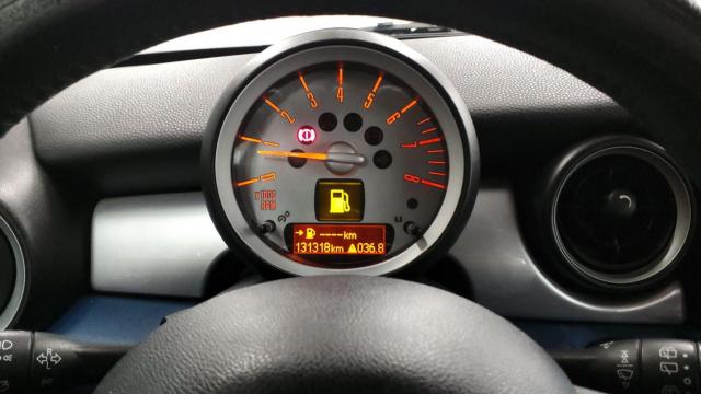 Mini Hatch image 3