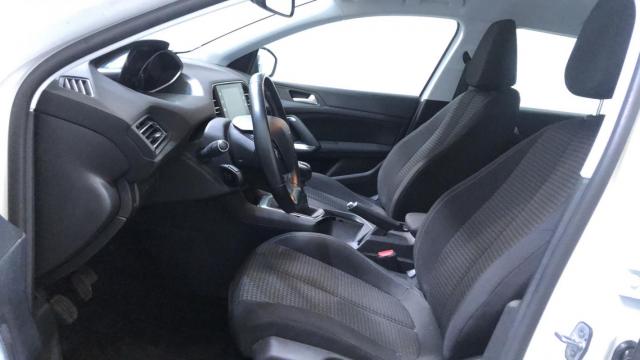 Peugeot 308 image 8