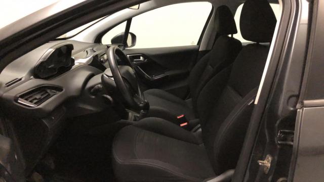 Peugeot 208 image 7