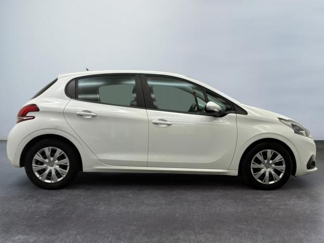 Peugeot 208 image 7
