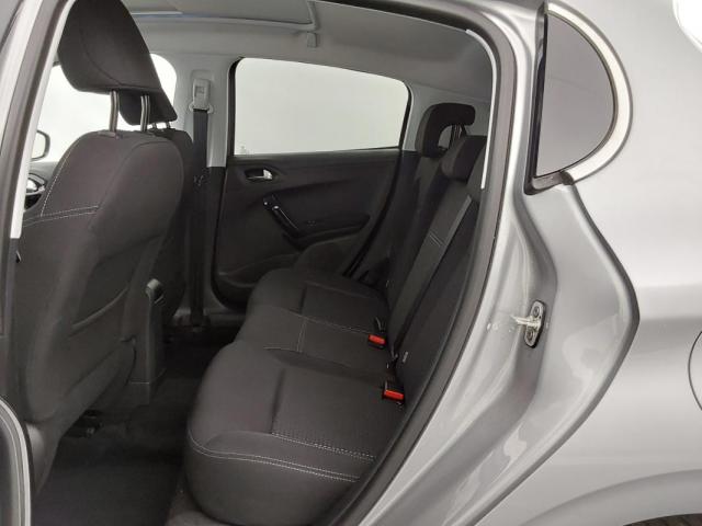 Peugeot 208 image 1