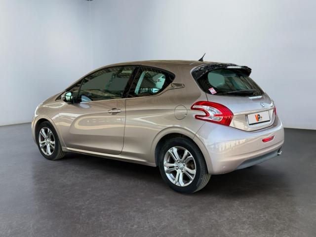 Peugeot 208 image 1