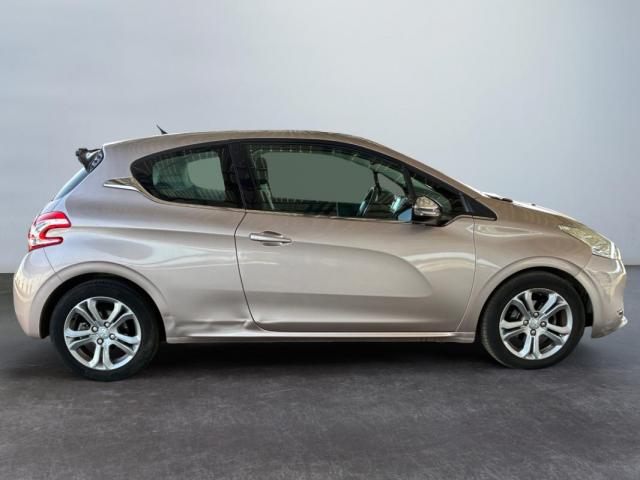 Peugeot 208 image 3