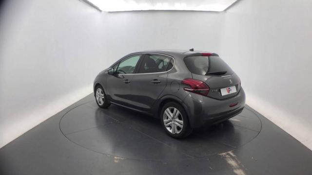 Peugeot 208 image 3