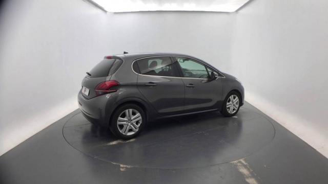 Peugeot 208 image 5