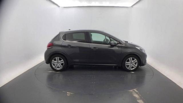 Peugeot 208 image 6