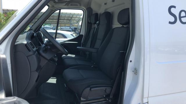 Renault Master image 2