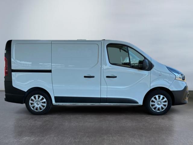 Renault Trafic image 1