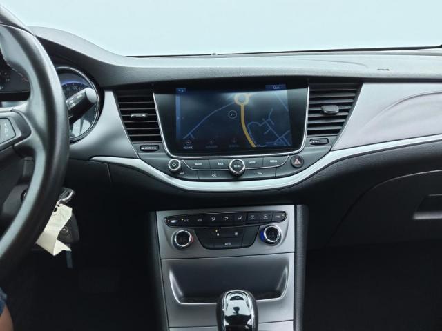 Opel Astra Sports Tourer image 2