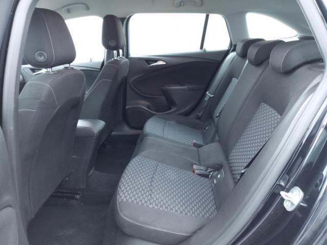 Opel Astra Sports Tourer image 6