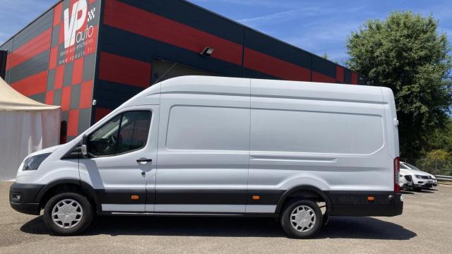 Ford Transit image 3