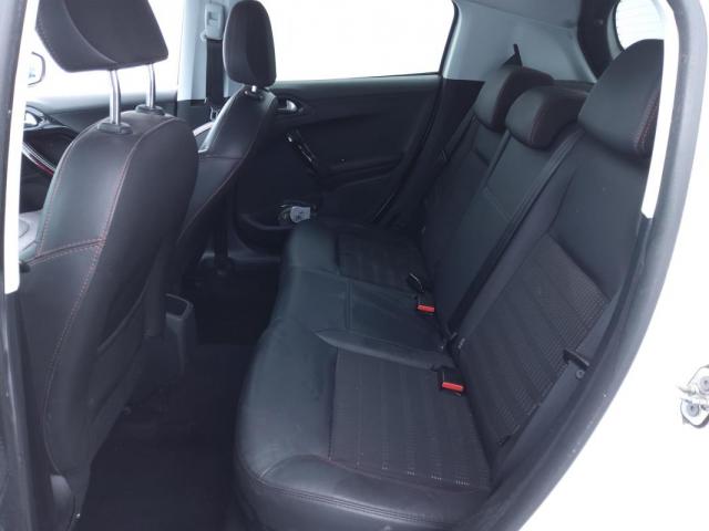 Peugeot 208 image 7
