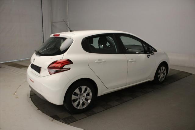 Peugeot 208 image 8