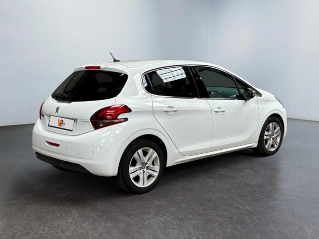 Peugeot 208 image 8