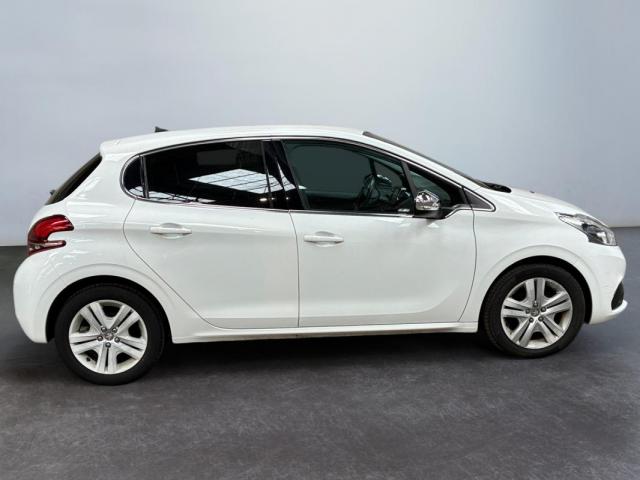 Peugeot 208 image 6