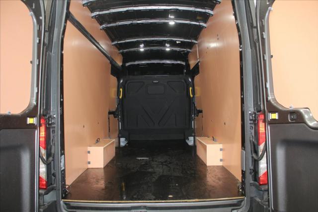 Ford Transit image 6