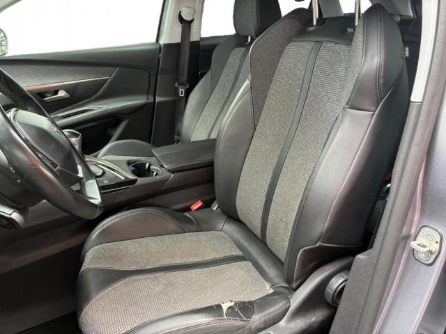 Peugeot 3008 image 2